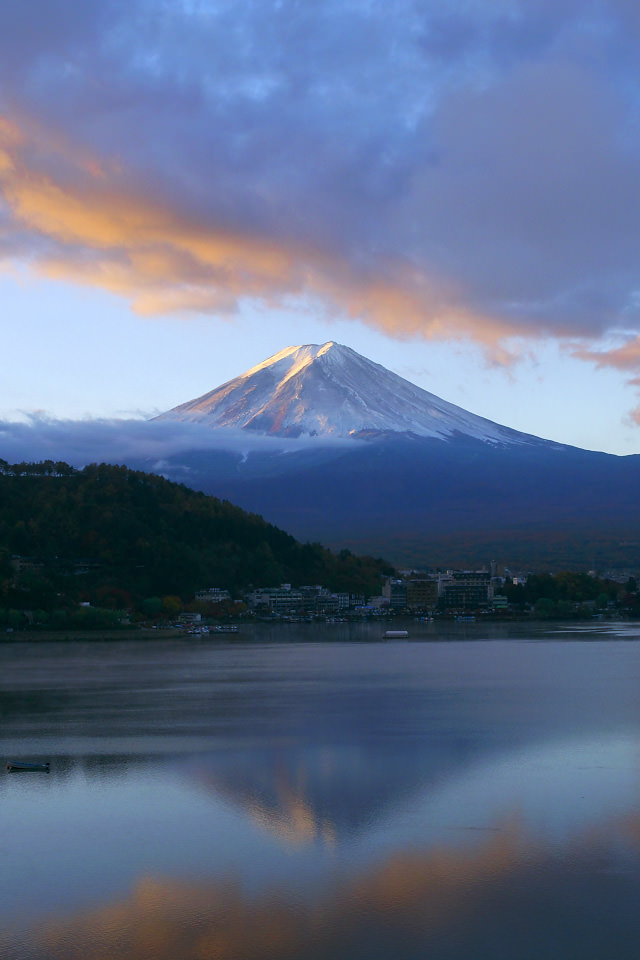 湖を望む富士山のスマホ用壁紙(iPhone用/640×960)