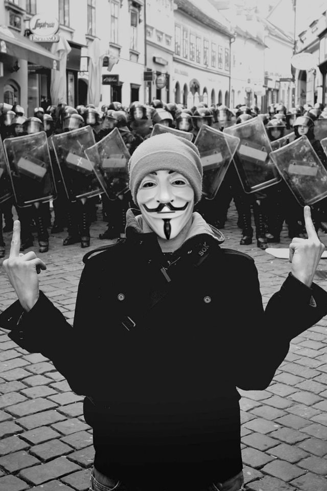 ハッカー集団 Anonymous スマホ用壁紙(iPhone用/640×960)