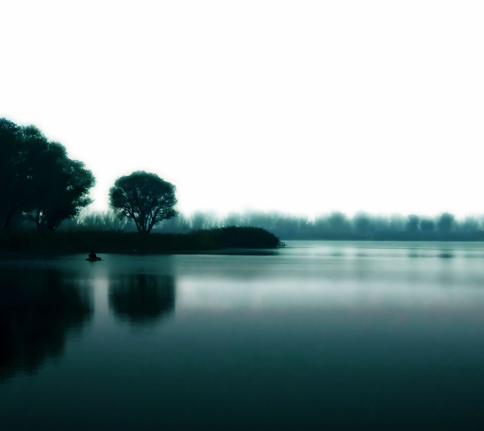 濃い霧の湖畔 Androidスマホ壁紙