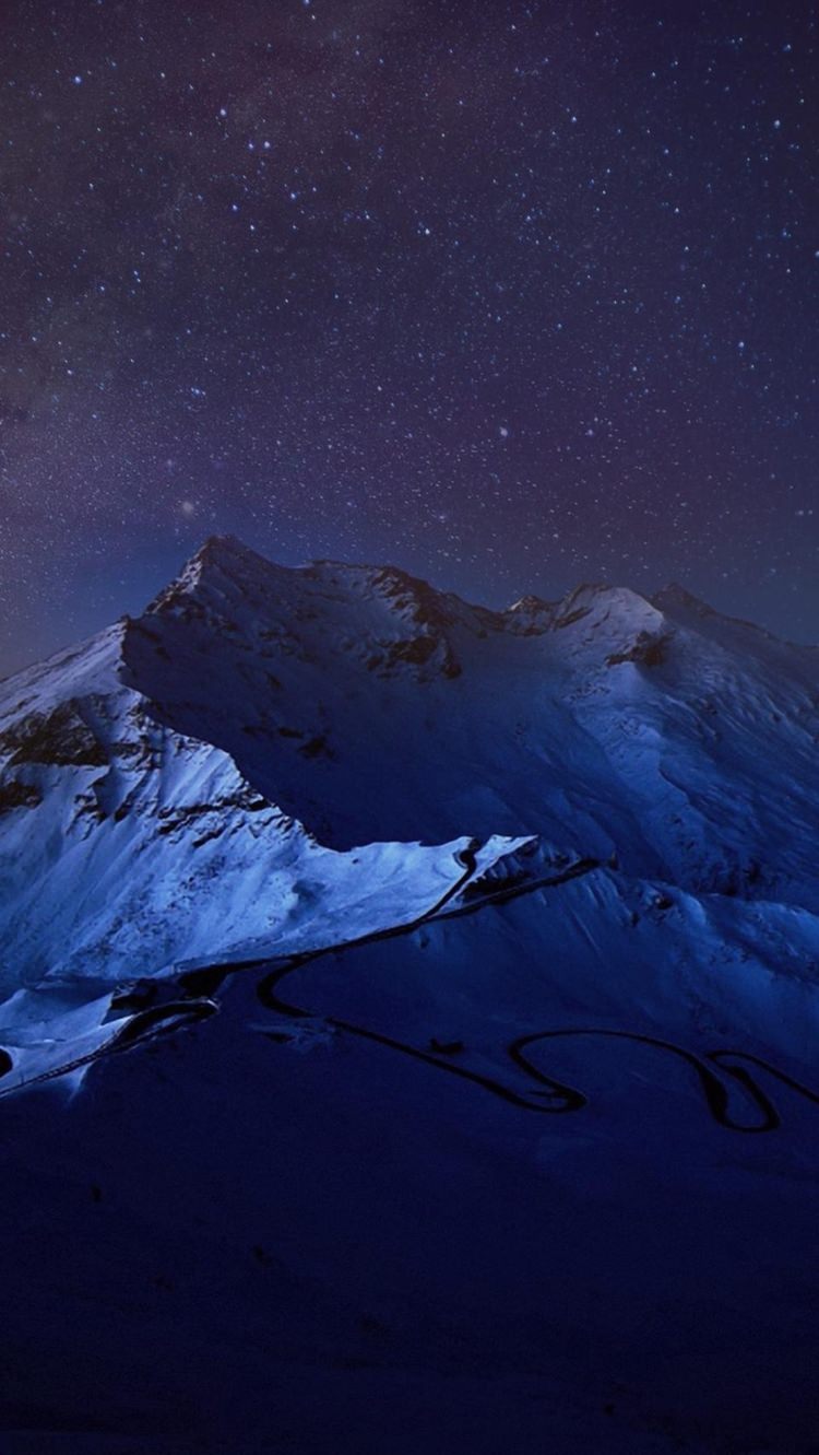 雪山と銀河 iPhone6壁紙
