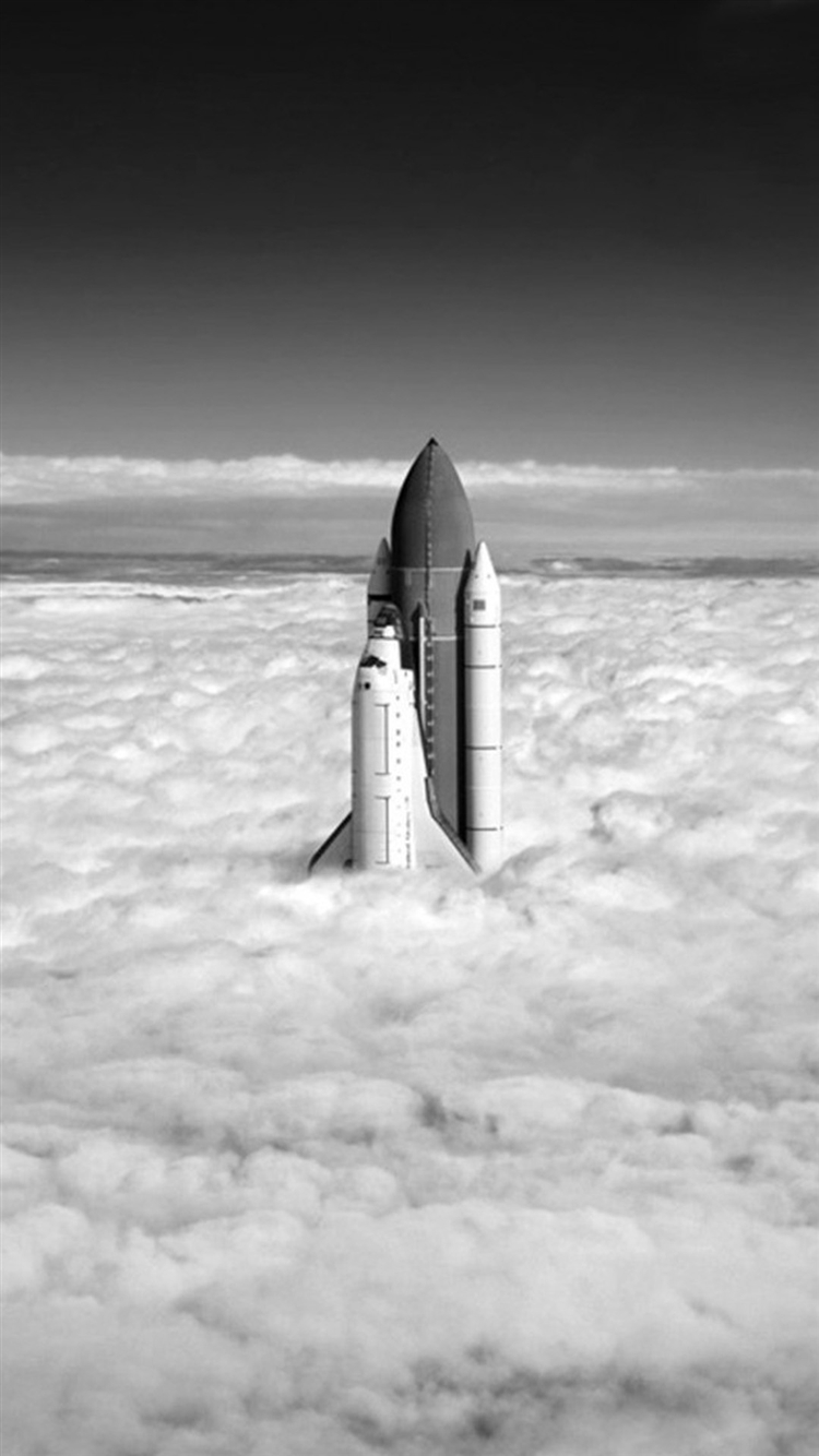 雲を抜けるスペースシャトル iPhone6壁紙