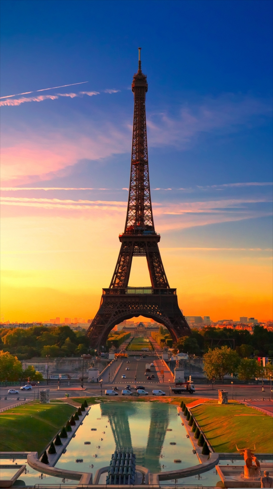 夕暮れ パリのエッフェル塔 iPhone6壁紙