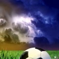 サッカーボールと草原 iPhone6壁紙